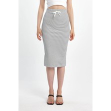 İhraç Pazarı Kadın Siyah Beyaz Çizgili Esnek Viskon Kalem Etek