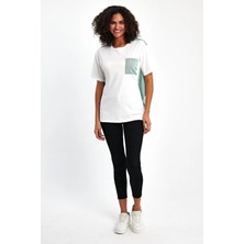 İhraç Pazarı Kadın Asimetrik Detaylı Pamuk Tişört Çizgili Parçalı Salaş Kesim Beyaz Tişört