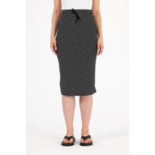 İhraç Pazarı Kadın Siyah Beyaz Çizgili Esnek Viskon Kalem Etek