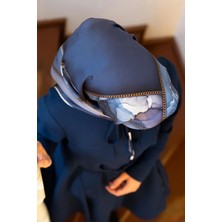 Vissona % 57 Ipek % 43 Viskon Twill Ipek Efektli Bant Desenli Indigo - Gri Renkli 90X90 Eşarp Dikim Şekli : El Dikişi