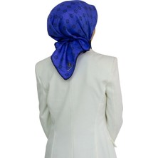 Vissona %100 Twill Ipek Monogram Desenli Saks Renkli 90X90 Eşarp Dikim Şekli : El Dikişi