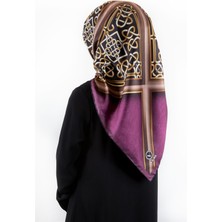 Violla Twill Gold Çerçeveli Barok Desenli Mürdüm Renkli 90X90 Eşarp (Ipek Içermez) Kenar Dikiş Şekli El Dikişli