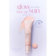 MISSHA Pürüzsüzleştirici Aydınlatıcı Ton Eşitleyici Güneş Kremi Glow Skin Tinted Tone-Up Sun SPF50+ Pa++++