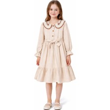 İrem Çocuk Giyim Kız Çocuk Yakası Dantel Detaylı Düğme Kapamalı Kuşaklı Astarlı Bej Renk Midi Boy Elbise