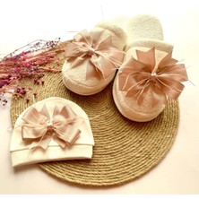 İrembaby Anne Bebek Lohusa Seti Pudra Pembe Tüylü Fiyonk Lohusa Terliği ve Bebek Şapkası Lohusa Takımı