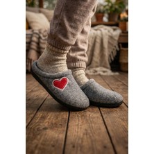 Gezer Kışlık Kadın Ev Bahçe Comfort Taban Nakışlı Kalp Desenli Keçe Terlik