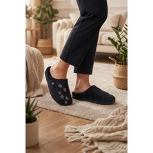 Gezer Kadın Kışlık PU Rahat Taban Nakışlı Tasarım Ev Bahçe Terlik