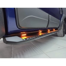 Aftermarket Toyota Hilux 2015+ Düz Led'li Demir Yan Basamak Siyah