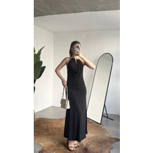 Asfa Moda Kadın Siyah Halter Yaka Gold Aksesuarlı Maxi Uzun Boy Abiye Elbise Drapeli Sırt Dekolteli