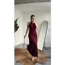 Asfa Moda Kadın Bordo Halter Yaka Gold Aksesuarlı Maxi Uzun Boy Abiye Elbise Drapeli Sırt Dekolteli