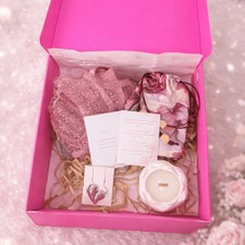Magicpink Feminen Enerji Seti Kadınlara Özel Romantik Hediye Kutusu (Iç Çamaşır, Kolye,mum,kese ve Olumlama Kartları)