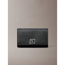 Calvin Klein Kadın Emblem Pebble Snap Kartlık