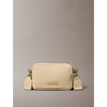 Calvin Klein Kadın Webbing Strap Canvas Camera Omuz Çantası
