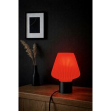 Piccomino Crimson Glow: Kırmızı Pileli Modern Masa Lambası -Şık Dekoratif Aydınlatma