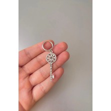 Jaida Moda Unisex Gümüş Anahtar Figürlü Sallantılı Çelik Halka Küpe