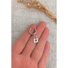 Jaida Moda Unisex Gümüş Kilitli Kalp Figürlü Sallantılı Çelik Halka Küpe