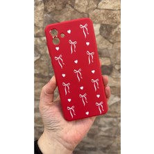 Vip Case Samsung Galaxy A04 Uyumlu Kalpli Fiyonk Desenli Silikon Darbe Emici Klasik Korumalı Rubber Kılıf