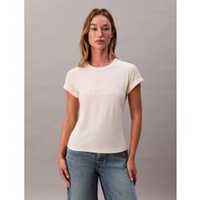 Calvin Klein Kadın Dar Kalıp Logo Detaylı Pamuklu Kısa Kollu Beyaz T-Shirt LV047E222G-YAC