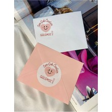 Bisaccia Pembe Kalpli Gülen Emoji Etiketi Sen Çok Özelsin Renkli Yuvarlak Mat Sticker 4 cm (40 Adet)