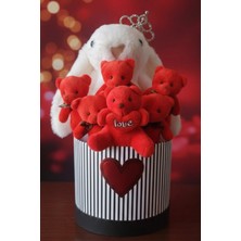 Premium Çizgili Silindir Kutuda Taçlı Peluş Tavşan ve "love" Temalı Kırmızı Ayıcık Buketi
