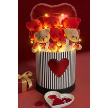 Kalp Balonlu LED Işıklı Kırmızı ve Giysili Peluş Ayıcık Buketi & Özel Seri Love Hediye Kutusu - Sevdiklerinize Özel Hediye