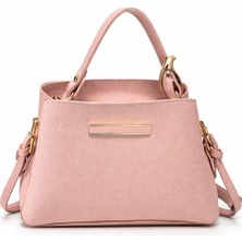 Genel Lüks Pudra Pembe Kadın El Çantası Saffiano Deri Görünümlü Çapraz Askılı Omuz Çantası – Altın Aksesuarlı Şık Günlük ve Özel Davet Çantası