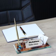 Hediye Vakti Diş Hekimlerine Özel Kişiye Özel Kristal Saatli Masa Üstü Isimlik – Kalemli & Kartvizitlikli Klinik Ofis Isimliği