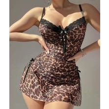 Trend Dokunuş Kadın Leopar Desenli Yandan Yırtmaçlı Dantel Detaylı Tangalı Mini Gecelik