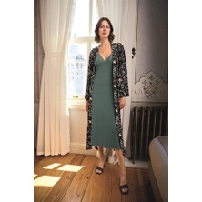 Aria's Closet Arias Closet Çiçek ve Yaprak Desenli Dantelli ve Dekolteli Büyük Beden Sabahlık Takımı