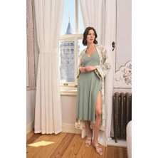 Aria's Closet Arias Closet Çiçek ve Yaprak Desenli Dantelli ve Dekolteli Sabahlık Takımı