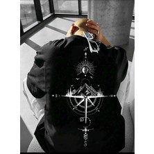 Divin Evrenin Yönü Baskılı Tişört –oversıze Minimal ve Şık Tasarım