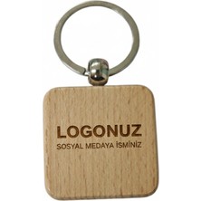 Kişiye Özel Kare Ahşap Anahtarlık – Logo ve Sosyal Medya Adresi Yazılı Lazer Gravür Anahtarlık – Promosyon & Özel Tasarım