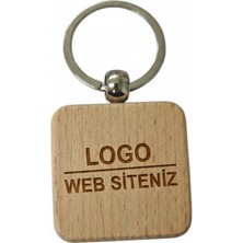 Kişiye Özel Kare Ahşap Anahtarlık – Logo ve Web Sitesi Yazılı Lazer Gravür Anahtarlık – Kurumsal Promosyon & Özel Tasarım