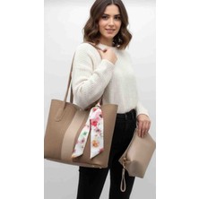 TheMoiss The Moiss Kadın Süet Bej Rengi Büyük Boy Fular Detaylı Yavrulu El ve Kol Cantasi