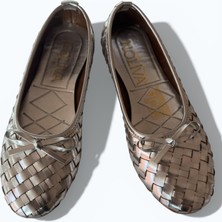 Noliva Kadın Suni Deri Dokulu Örgü Desenli Fiyonklu Babet