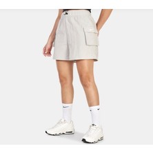Nike Sportswear Essential Krem Kadın Şort Yüksek Bel Bol Kesim Nefes Alabilir Kumaş Özelliği