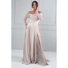 By Saygı Kadın Kayık Drapeli Yaka Astarlı Dantel Detaylı Geniş Beden Aralıklı Uzun Saten Elbise