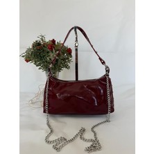 Melecco Bordo Rugan Zincir Askılı Kadın Omuz Çantası – Zımbalı Y2K Baget Model