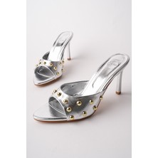 Muggo Helena Kadın Zımbalı Sivri Burun Metal Detaylı Stiletto Topuklu Terlik