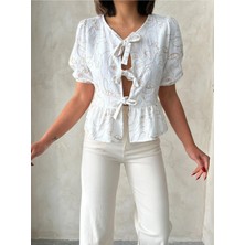Caddebostan Moda Önden Bağlamalı Nakışlı Peplum Bluz Balon Kol Desenli Şık Bluz