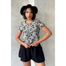 Caddebostan Moda Çiçek Desenli Dantel Bluz Kısa Kollu Bisiklet Yaka Şık Crop Üst