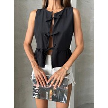 Caddebostan Moda Kadın Önden Üç Fiyonk Bağlamalı Kolsuz Peplum Bluz