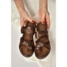 Fox Shoes Y390022603 Kahverengi Hakiki Deri Nazar Boncuklu Parmak Detaylı Kadın Terlik