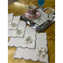 Minoza 6 Adet Çiçek Broşlu Kenar Nakışlı Leke Tutmaz Gardenya Kumaş Kokteyl/kahve Sunum Peçetesi