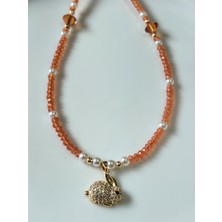 Kolye – Zirkon Taşlı Tavşan Figürlü, Amber Kristal ve Cam Inci Boncuklu – Thinblack