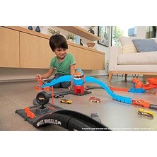 Wheels Wreck & Ride Gorilla Düşman Yaratıklar Oyun Seti, 1 Adet Hot Wheels Araba, Diğer Setlerle Birleştirilebilir, Benzin Istasyonu Temalı Set, 4-8 Yaş Arası Çocuklar Için Hediye, HDR30