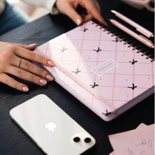 Hype Store Paperora 17X24 Spiralli Lastikli Sert Kapak Düz-Çizgisiz Not Defteri Pembe Siyah Kurdele