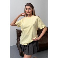 Giysa Kadın Gümüş Aksesuar Detaylı %100 Pamuklu T-Shirt Sarı - 26Y 26510