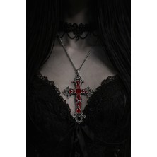 Herşey Nota Kırmızı Mine Detaylı Işlemeli Haç Kolye – Antik Gümüş Ton 60 cm Zincirli