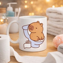 İsmiyle Al Komik Kapibara Tuvalet Tasarımlı Porselen Kupa Model 105 – Eğlenceli Kahve Kupası , Ofis & Ev